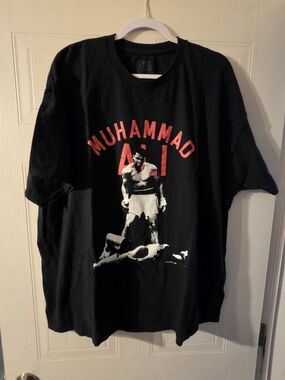 Muhammad Ali Graphic Tee - Classic Men's Shirt